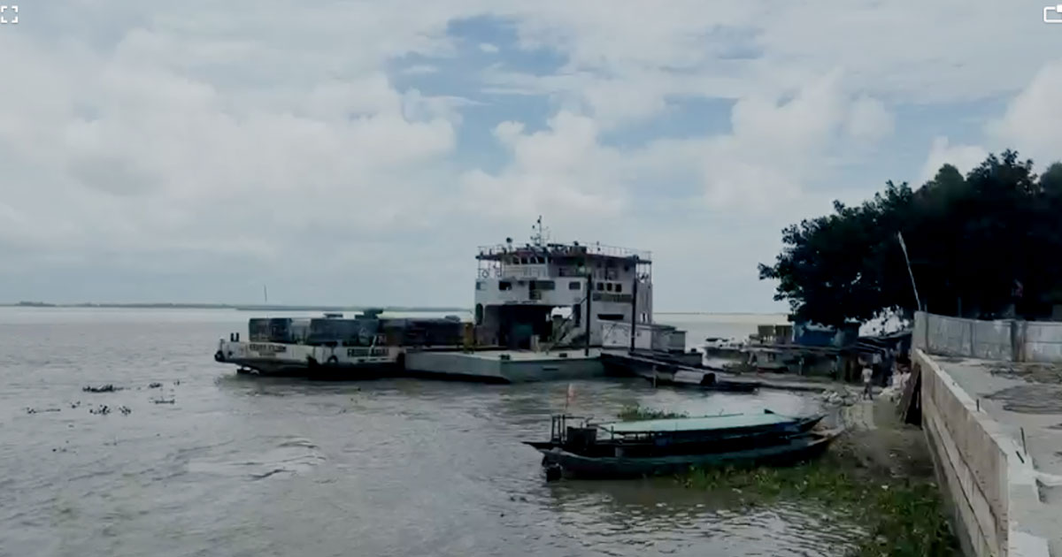 চিলমারীতে ব্রহ্মপুত্রের ভাঙন পরিদর্শনে পানি সম্পদ প্রতিমন্ত্রী