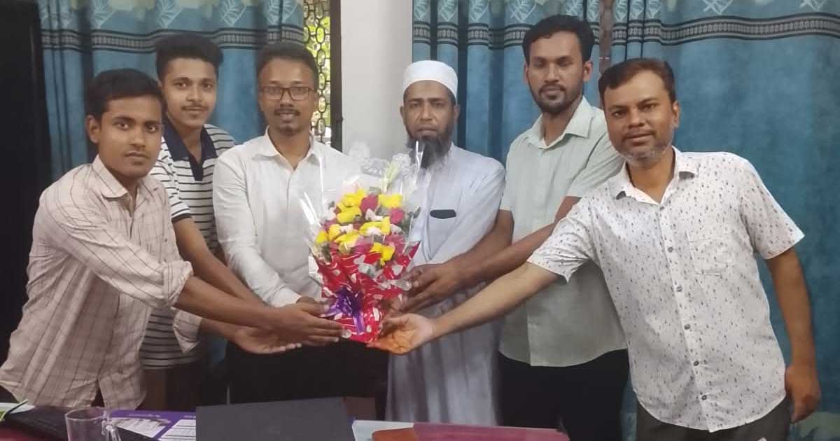 নরসিংদী সরকারি গণগ্রন্থাগারে নতুন লাইব্রেরিয়ান রামেন্দ্র সরকার সুমিত