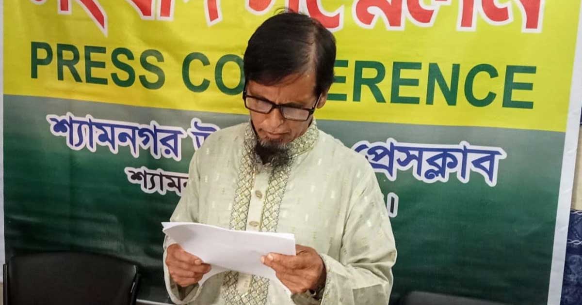 বৃদ্ধা মাকে বাড়ি থেকে বের করে দেওয়ার অভিযোগের প্রতিবাদে ছেলের সংবাদ সম্মেলন