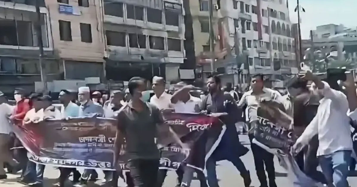 মহাখালীতে আ.লীগের মিছিলের প্রস্তুতি, ককটেল বিস্ফোরণ, আটক ৪
