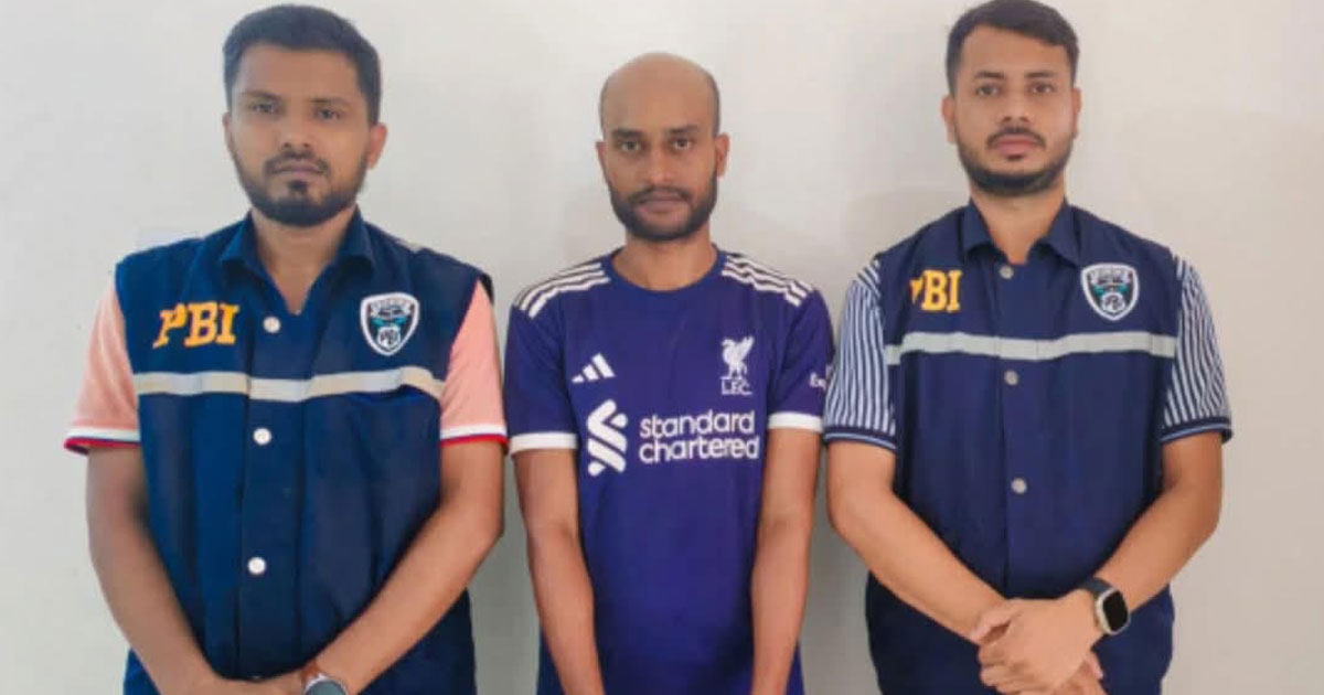 গৃহবধূকে হত্যা, পালানোর সময় বাস থেকে স্বামী গ্রেপ্তার