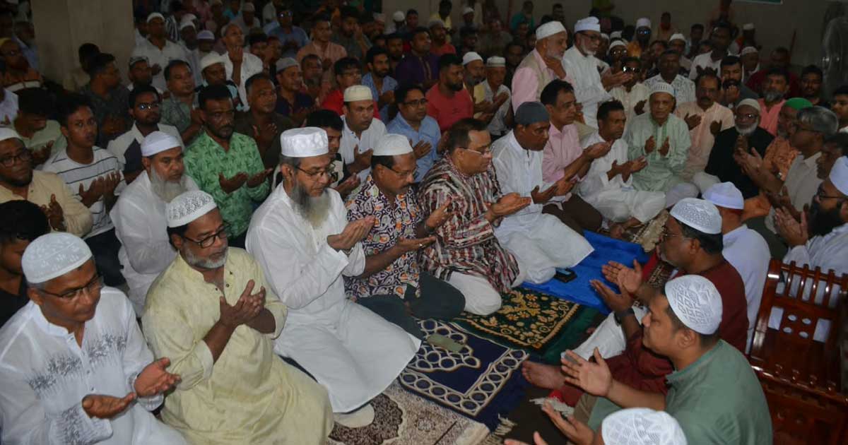বগুড়ায় আরাফাত রহমান কোকোর জন্মদিনে পরিবারের দোয়া মাহফিল