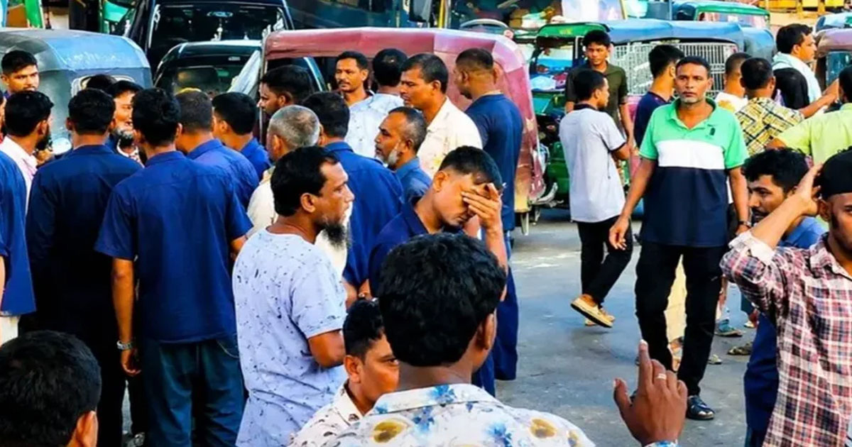 চট্টগ্রামে গ্যাস না পেয়ে সিএনজি অটোরিকশা চালকদের সড়ক অবরোধ
