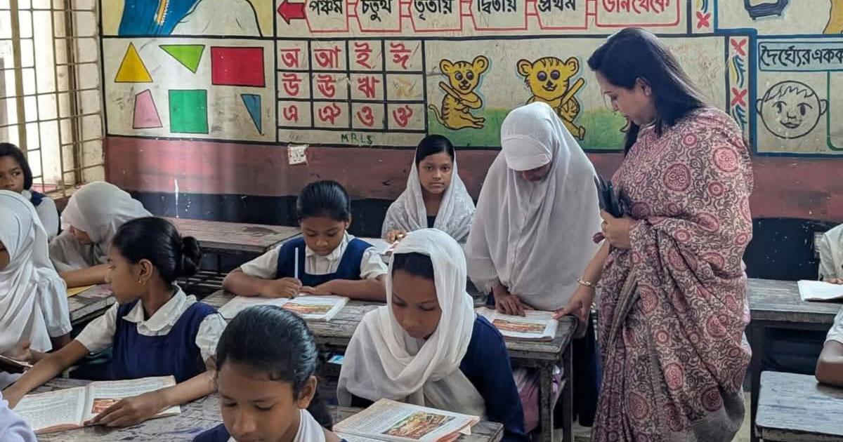 নরসিংদীতে জেলা প্রশাসকের আকস্মিক বিদ্যালয় পরিদর্শন