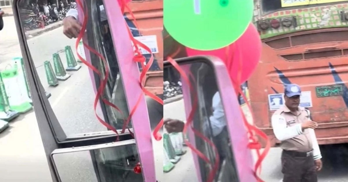 প্রথম দিনেই দুর্ঘটনার শিকার পিংক বাস