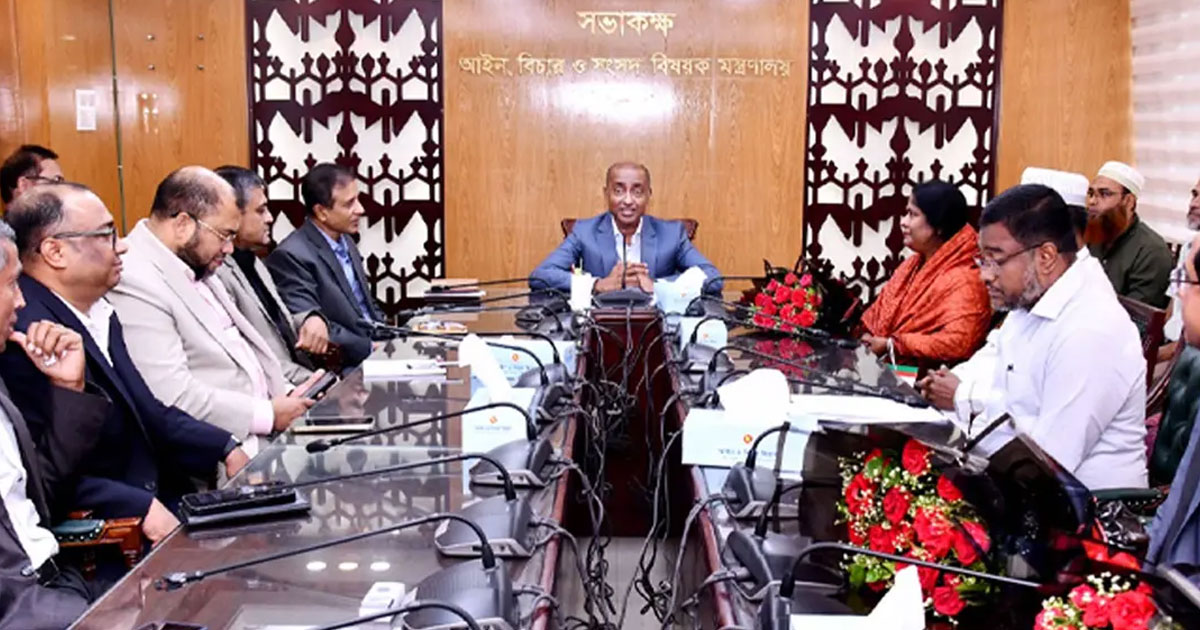 সরকারি চাকরি জনগণের সেবা করার গুরুত্বপূর্ণ সুযোগ : আইনমন্ত্রী