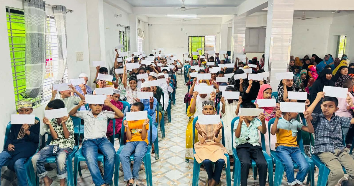 জামালপুরে ১০০ এতিম শিক্ষার্থী পেল দোস্ত এইডের শিক্ষাবৃত্তি