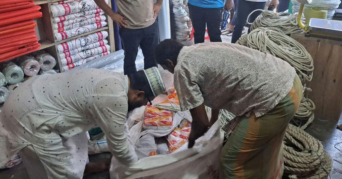 বাউফলে বিপুল পরিমাণ নিষিদ্ধ জাল ও পলিথিন জব্দ, জরিমানা ১৫ হাজার