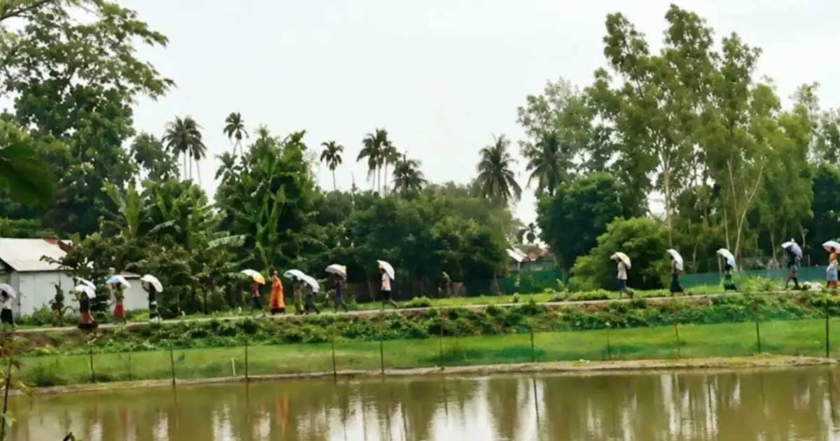 কুড়িগ্রামে গুদাম ভেঙে ১০ হাজার কেজি ইউরিয়া সার নিয়ে গেল বিক্ষুব্ধ কৃষকরা