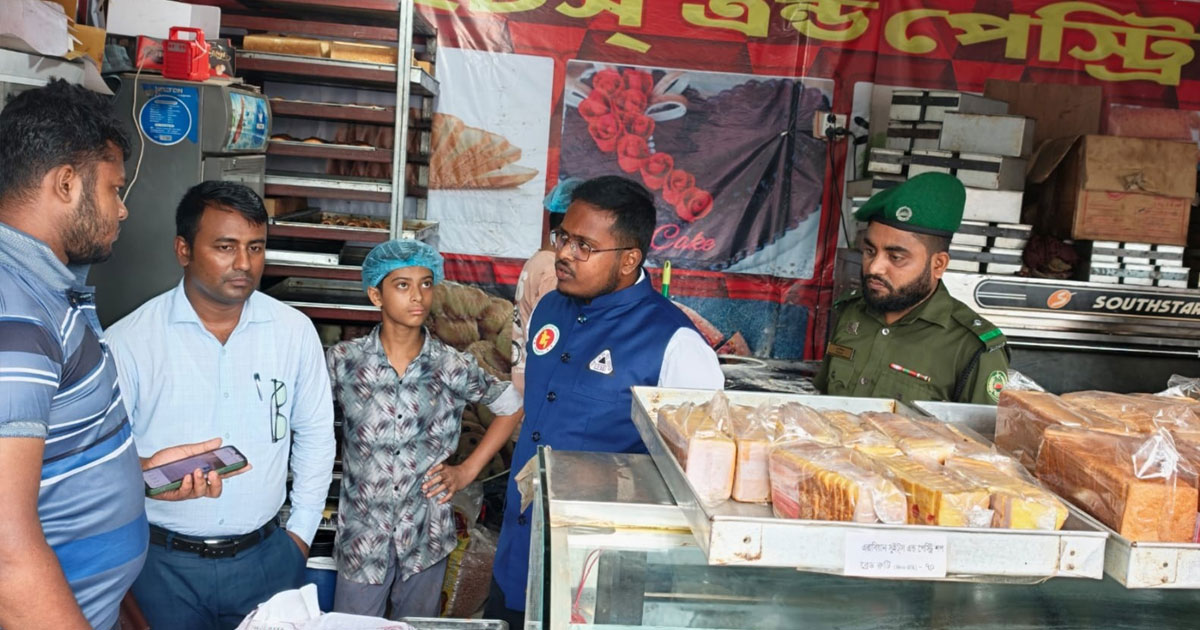 বিএসটিআইয়ের মান সনদ ছাড়াই খাদ্যপণ্য বিক্রি, চাঁদপুরে দুই বেকারির অর্থদন্ড