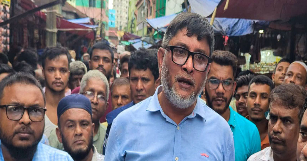 গাঙ্গিনাপাড়ে সড়ক দখল করে ব্যবসা,  সিটি প্রশাসকের  নেতৃত্বে উচ্ছেদ অভিযান