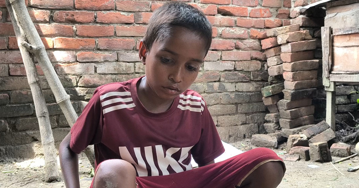 ১৫ বছরের লড়াইয়ে নিঃস্ব পরিবার: টাকার অভাবে থ্যালাসেমিয়ায় আক্রান্ত সাজ্জাদের চিকিৎসা অনিশ্চিত