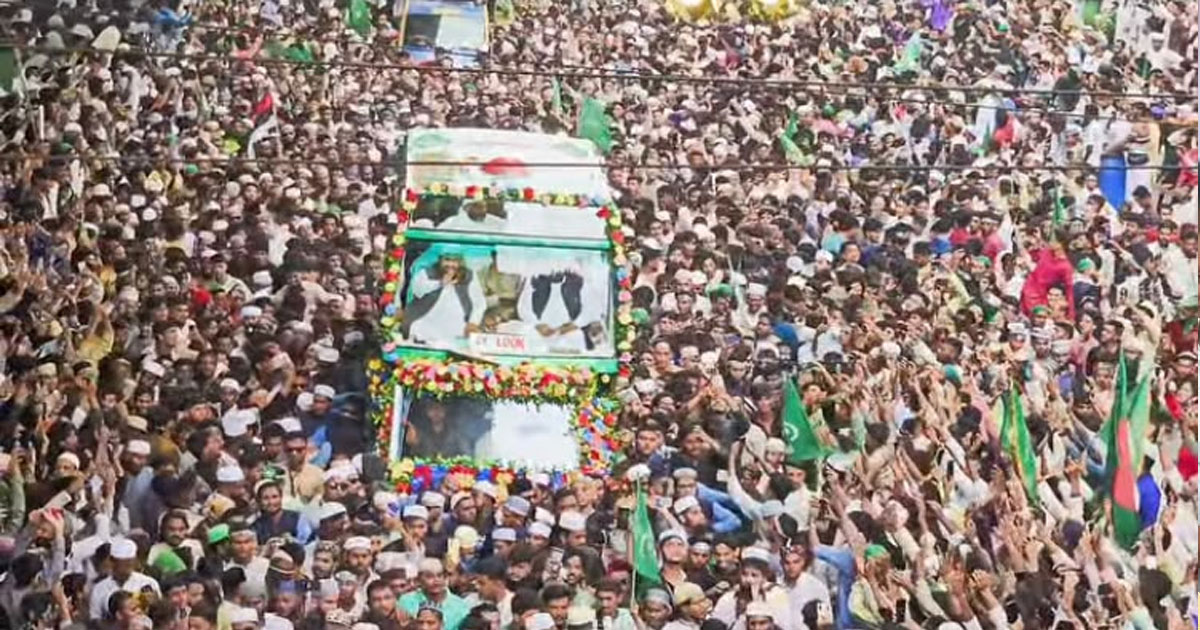 চট্টগ্রাম নগরীর লাখো মানুষের অংশগ্রহণে জনসমুদ্রে পরিণত হয়েছে জশনে জুলুস
