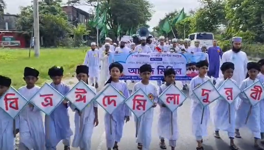 কুমিল্লায় ঈদে মিলাদুন্নবী (সা.) উপলক্ষে ছাত্র হিযবুল্লাহর আনন্দ মিছিল