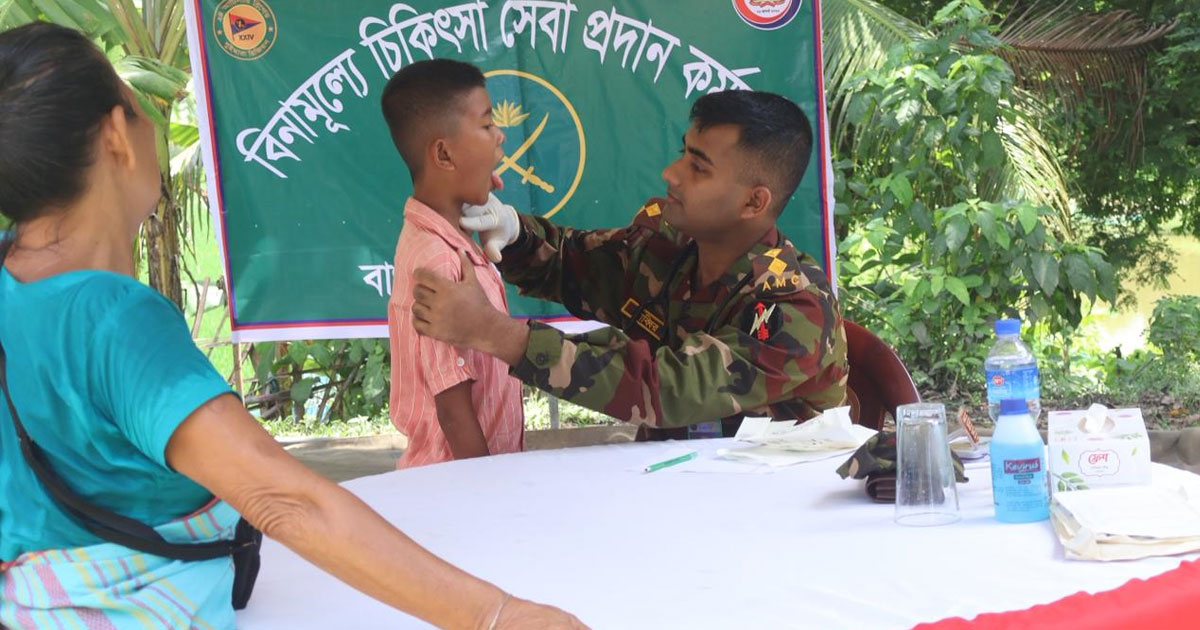 লক্ষ্মীছড়ির দুর্গম দুল্যাতলীতে বিনামূল্যে চিকিৎসাসেবা, ওষুধ বিতরণ