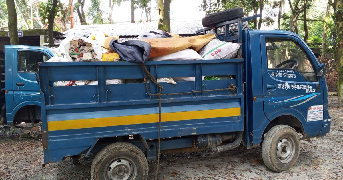 টাঙ্গাইলে পিকআপভর্তি সরকারি ওষুধ যমুনায় ফেলার সময় পিকাপসহ চালক আটক