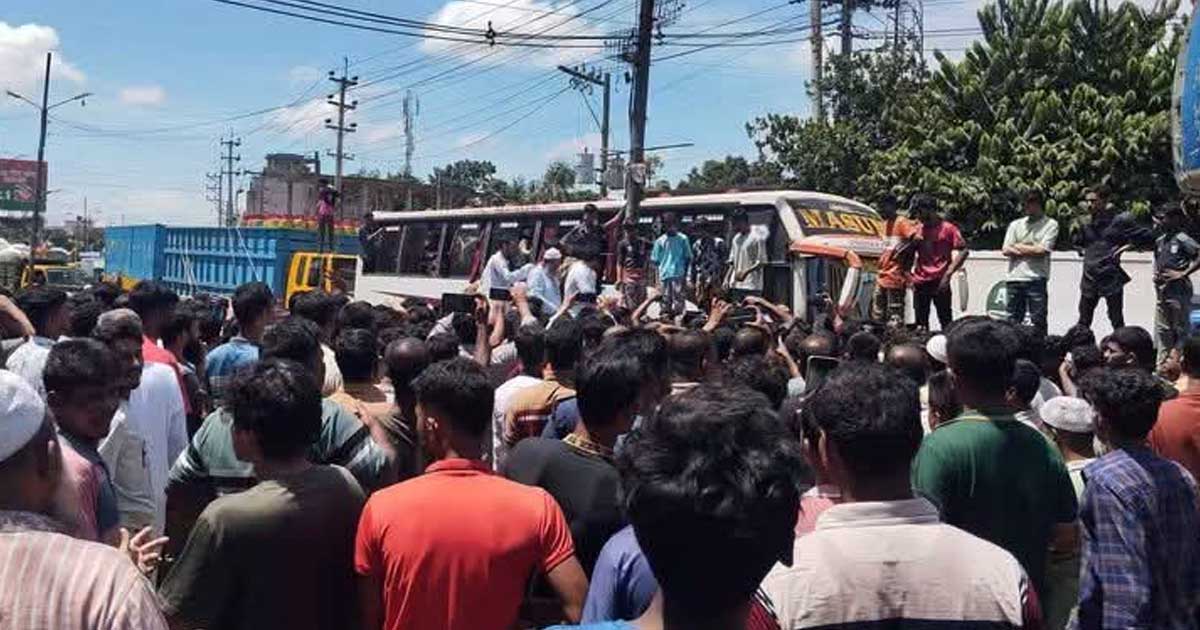 বিদ্যুতের দাবিতে নরসিংদীতে ঢাকা-সিলেট মহাসড়ক অবরোধ, তিন কিলোমিটার যানজট