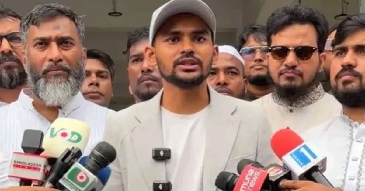 ওমরা থেকে ফিরে বিএনপির বিরুদ্ধে যে অভিযোগ তুললেন আসিফ মাহমুদ