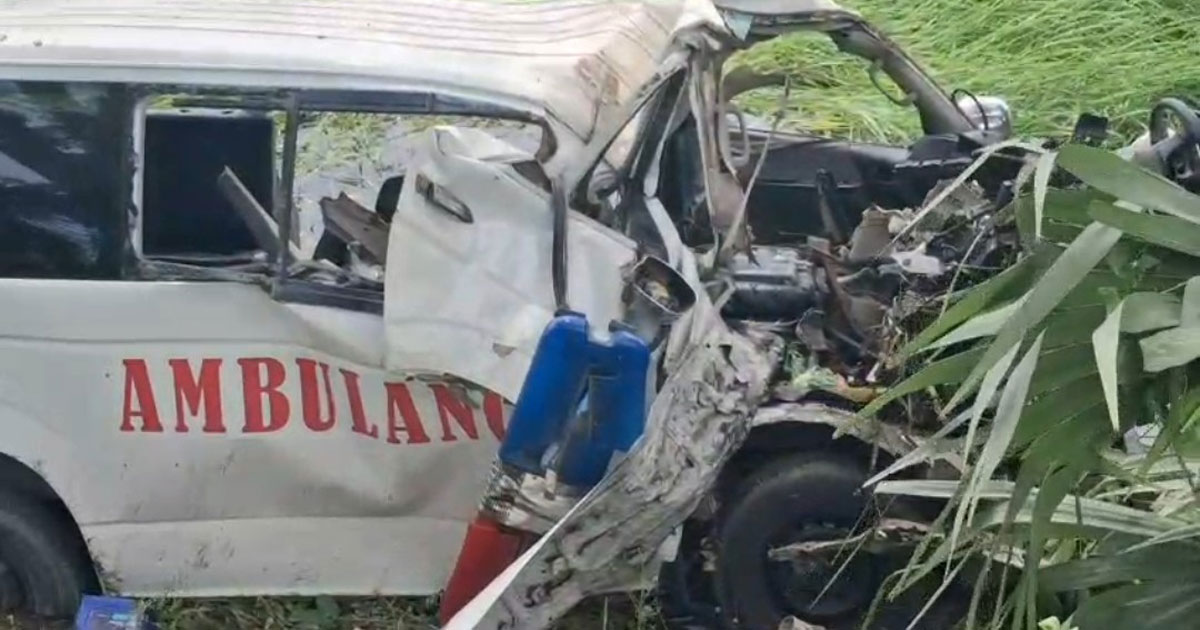 নাটোরের গুরুদাসপুর বনপাড়া-ঢাকা মহাসড়কে অ্যাম্বুলেন্স ও ট্রাকের সংঘর্ষে ৭ জন আহত