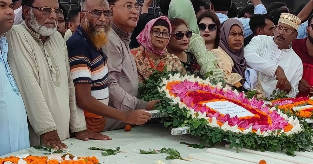 বিএনপির প্রতিষ্ঠাবার্ষিকীতে জিয়াউর রহমান ও খালেদা জিয়ার সমাধিতে সমবায় দলের শ্রদ্ধা