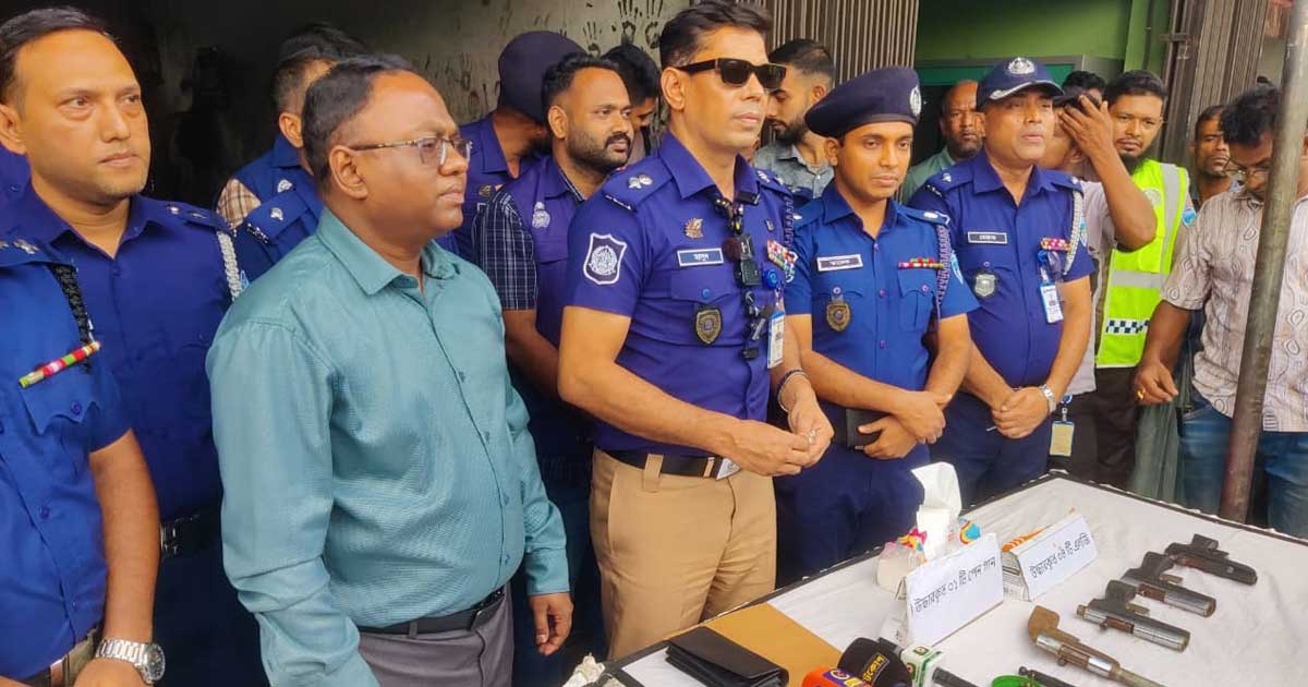 হাটহাজারীতে সিএনজি ওয়ার্কশপের আড়ালে অস্ত্র তৈরির কারখানার সন্ধান