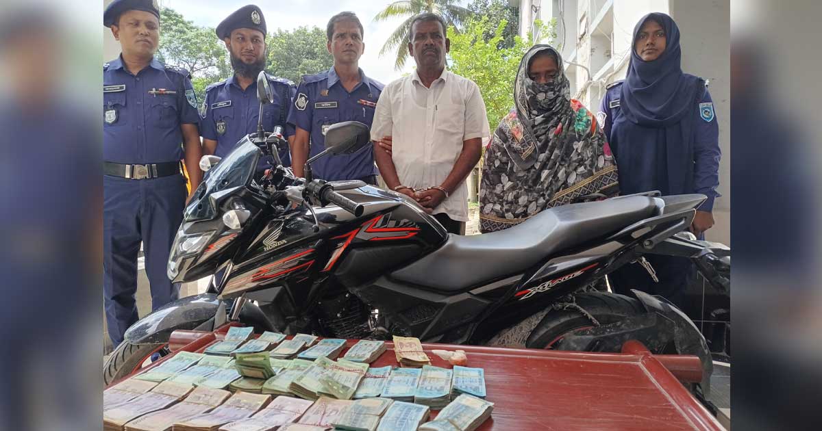 স্ত্রীর ব্যাগে ইয়াবা বিক্রির ১০ লাখ টাকা