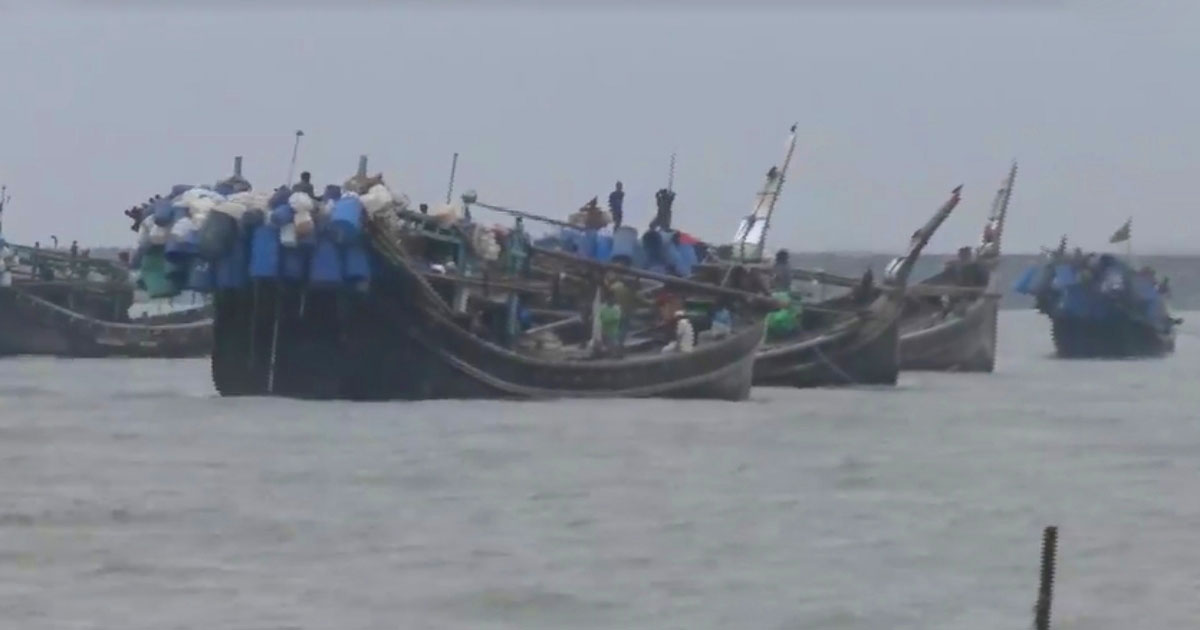 কক্সবাজারে সাগরে ট্রলারডুবিতে দুই জেলের মৃত্যু, নিখোঁজ ২