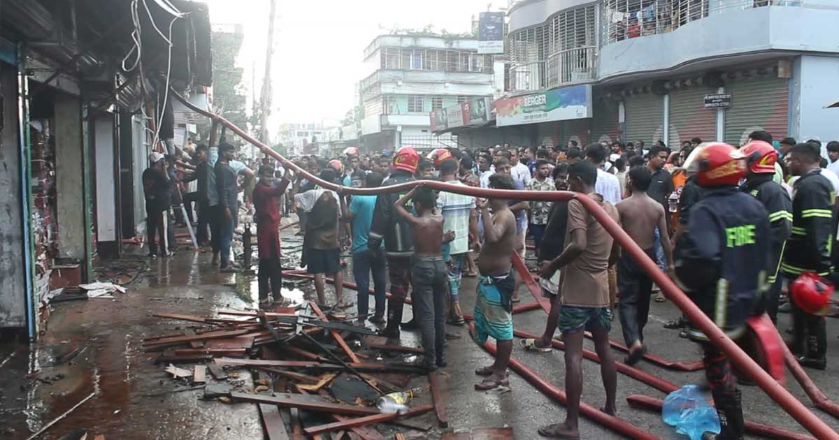 পাংশায় আগুনের লেলিহান শিখায় পুড়ল ৫ দোকান, কোটি টাকার ক্ষতি
