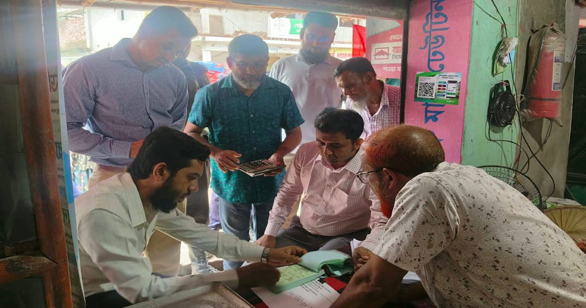 কালাইয়ে সার বিক্রিতে অনিয়ম, দুই ডিলারকে ২৫ হাজার টাকা জরিমানা, মাদকসেবীর কারাদণ্ড