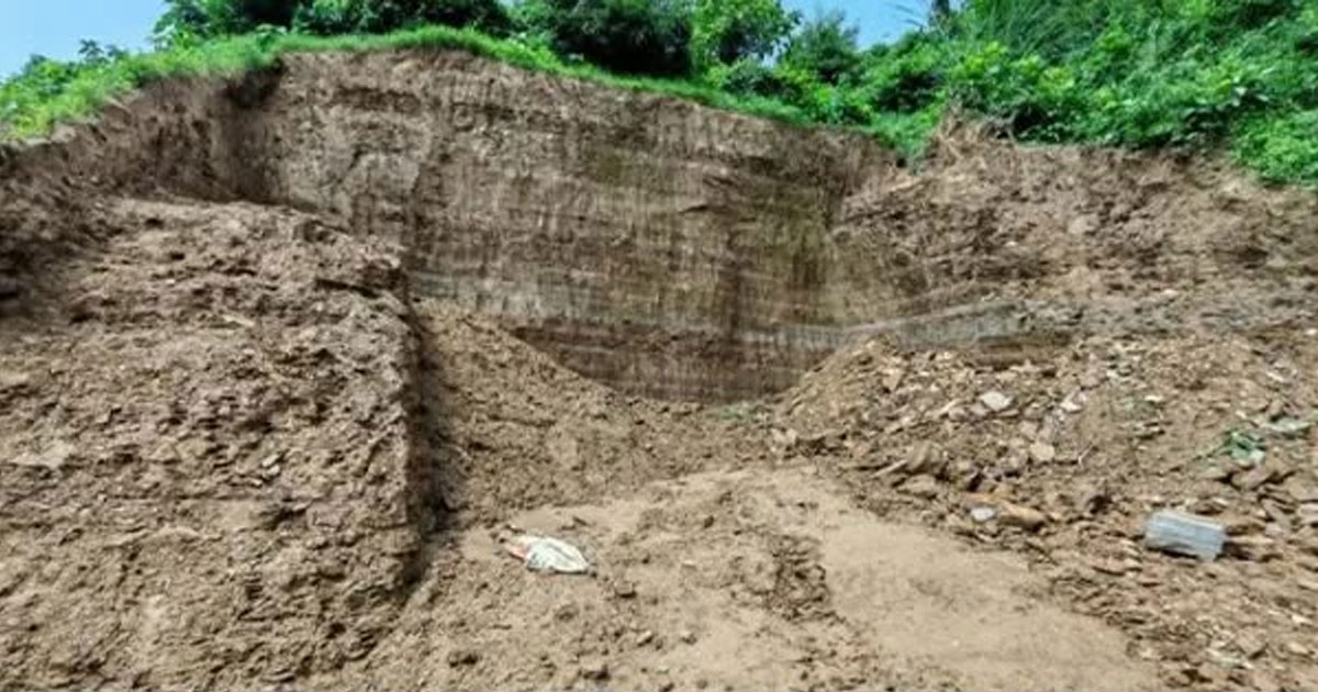 খুলশীতে ২০ হাজার ঘনফুট পাহাড় কাটার অভিযোগ, ২ জনের বিরুদ্ধে মামলা