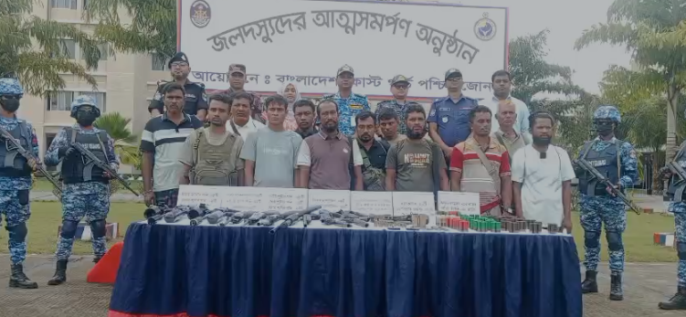 সুন্দরবনে নানা ভাই বাহিনীর প্রধানসহ ১২ দস্যুর আত্মসমর্পণ