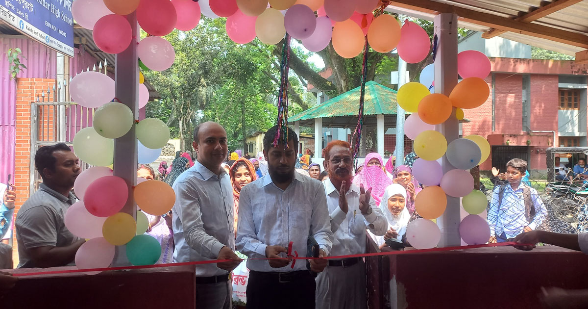 কালাইয়ে শিক্ষার্থীদের সততা চর্চায় ‘সততা স্টোর’ উদ্বোধন