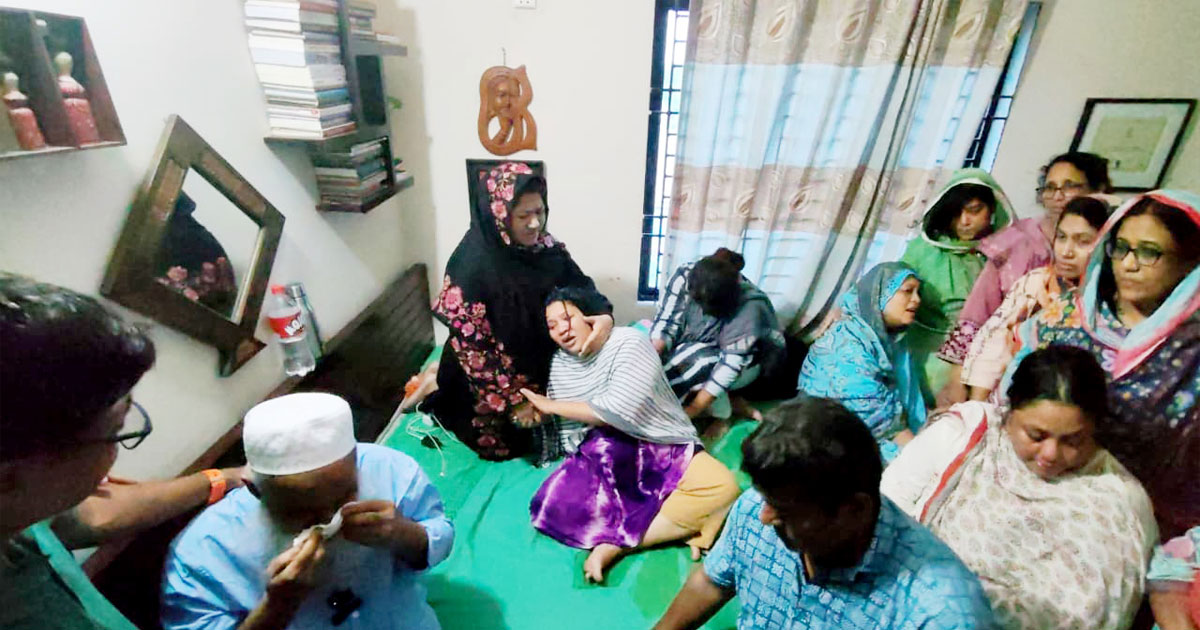 আমার ছেলে কী অন্যায় করেছে, জবাব দেন