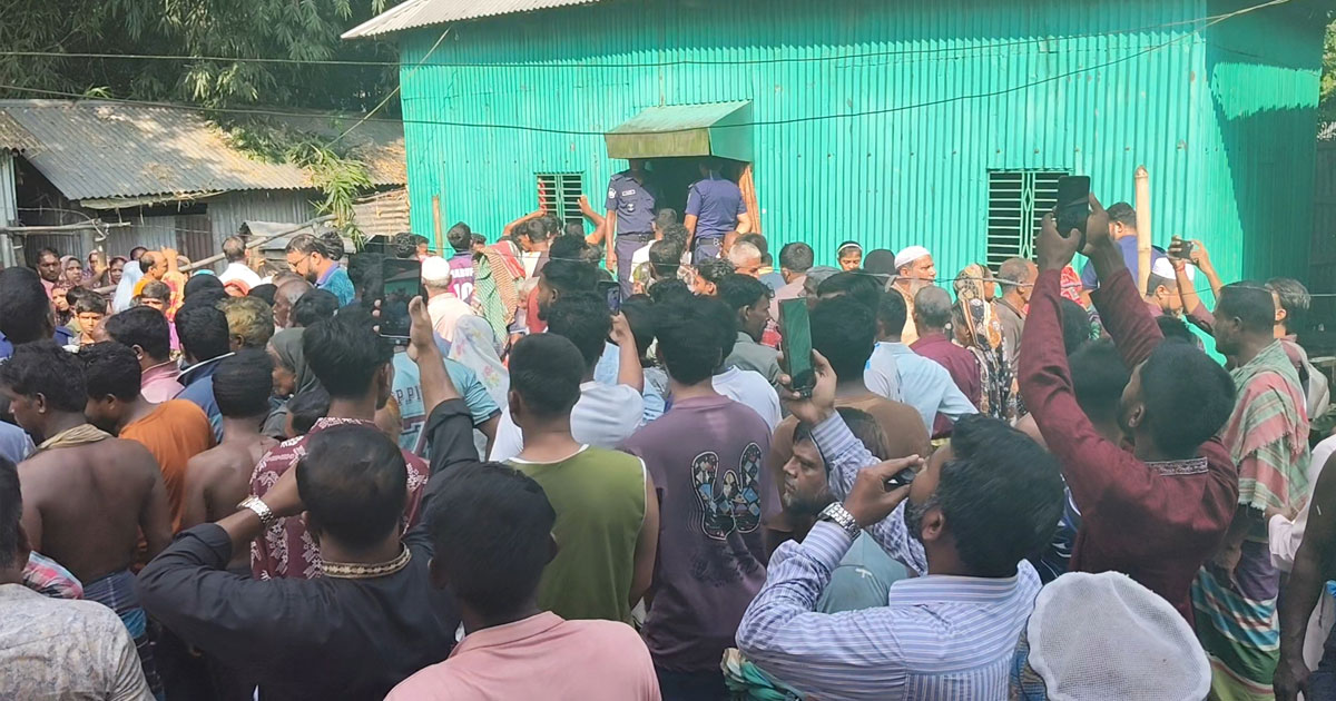 মানিকগঞ্জে একই ঘর থেকে স্বামী, স্ত্রী ও দেড় মাসের শিশুর মরদেহ উদ্ধার