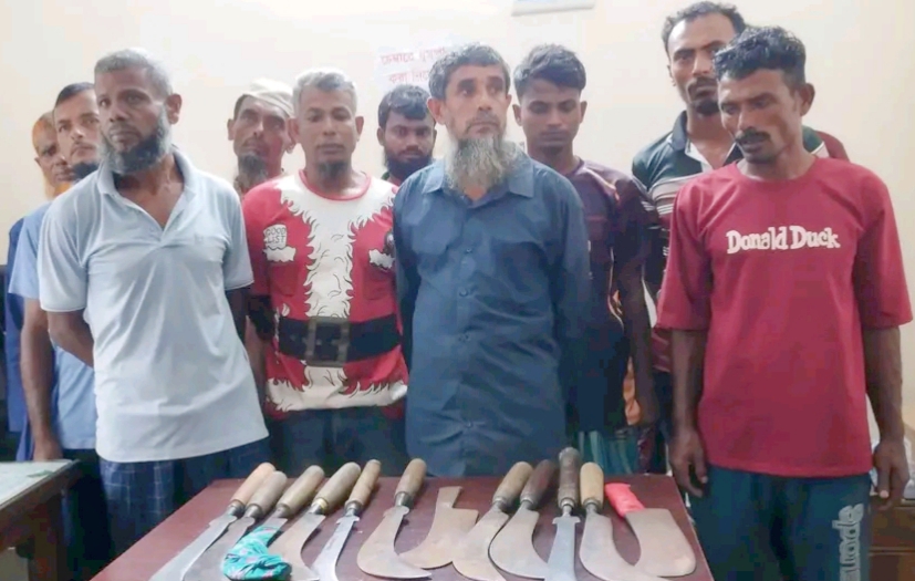 নড়াইলে আদালতে মামলার হাজিরা দিতে এসে দেশীয় অস্ত্রসহ ১১ জন আটক