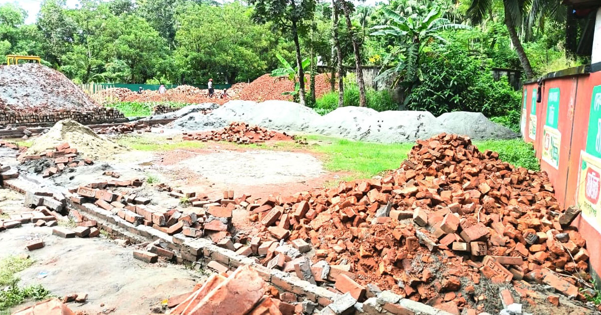 চাঁদার দাবিতে গভীর রাতে প্রবাসীর জমির বাউন্ডারি দেওয়াল ভাঙচুরের অভিযোগ
