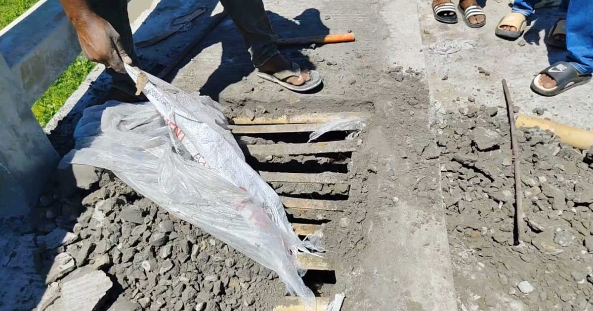 বাসাইলে নির্মানাধীন ব্রিজে রডের পরিবর্তে বাঁশের ওপর ঢালাই