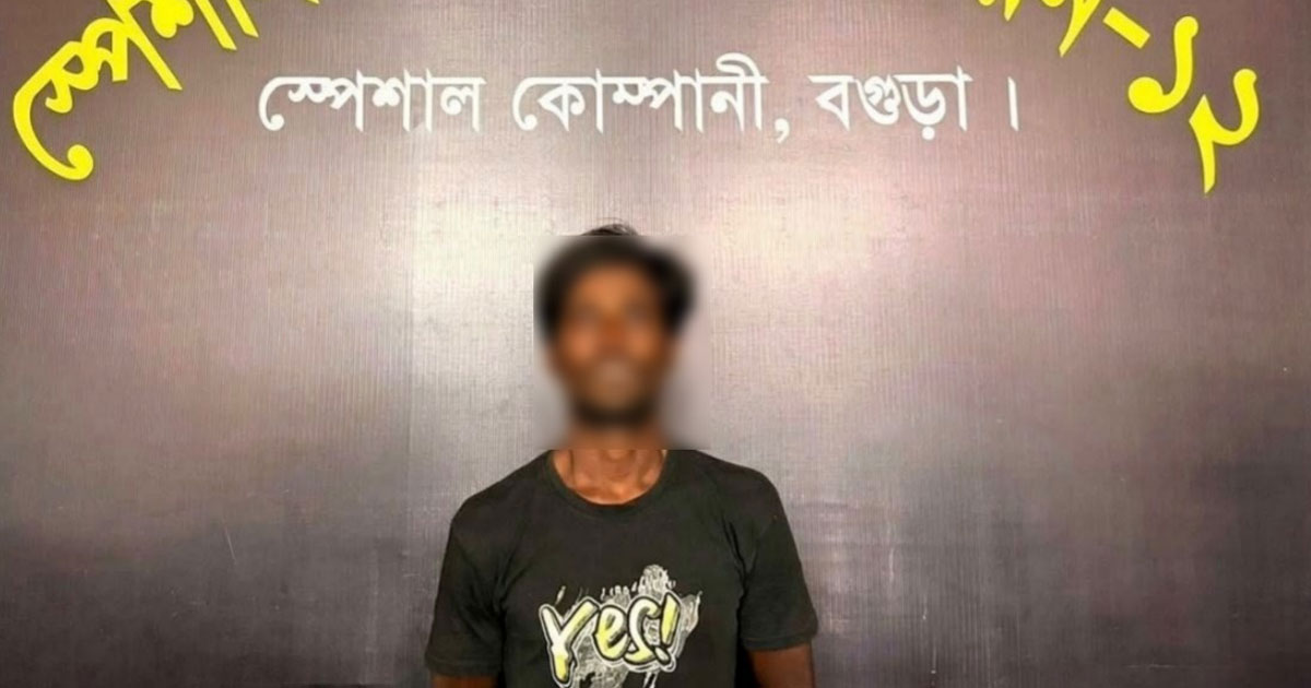 বাড়ির উঠানে গাঁজার গাছ, পরিচর্যার সময় কারবারি গ্রেপ্তার