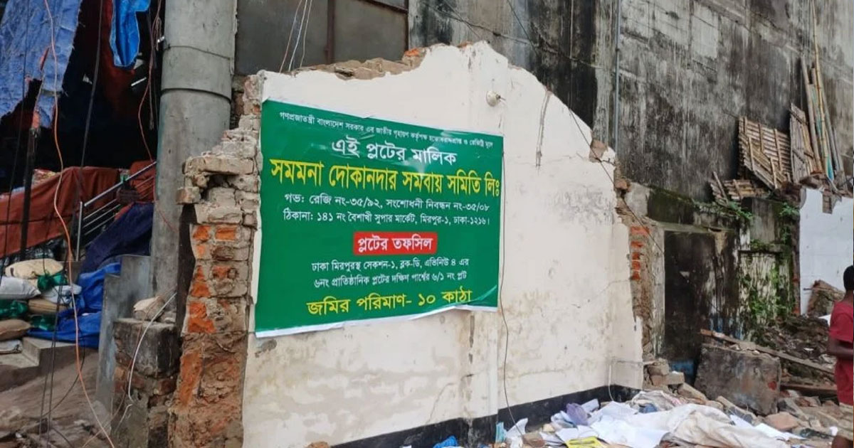 রাজধানীতে টিকাদান কেন্দ্রে হামলা, ভাঙচুর-লুটপাটের অভিযোগ