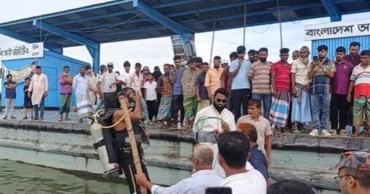 চাঁদপুরে লঞ্চ থেকে নদীতে পড়ে যুবক নিখোঁজ, তিন ঘণ্টা পর ডুবুরি অভিযান : আটক ২