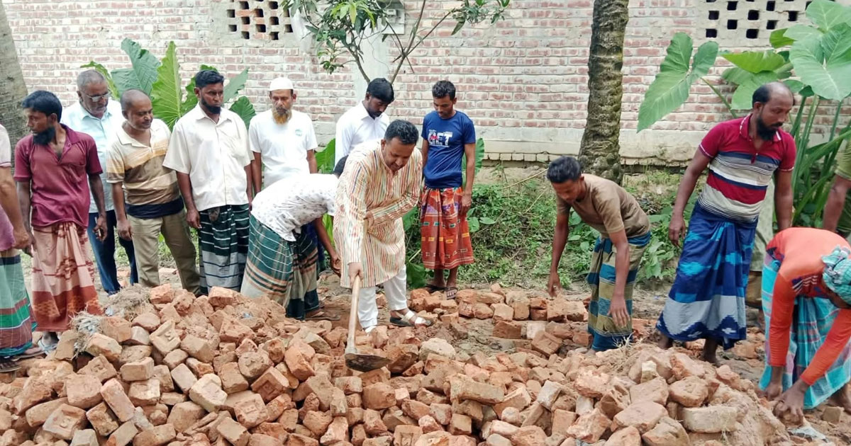 নন্দীগ্রামে সড়ক সংস্কার করলেন জামাল, দীর্ঘ ভোগান্তির অবসান