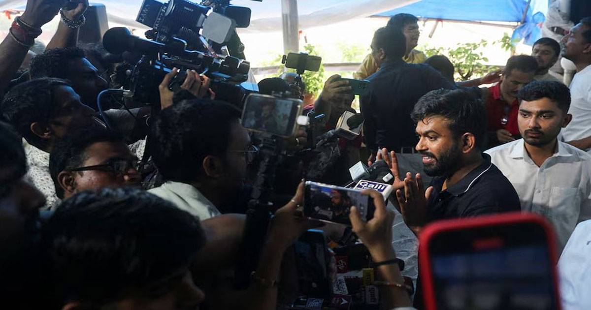এবার ভারতের প্রধান নির্বাচন কমিশনারের পদত্যাগ চেয়ে আন্দোলনে ককরোচ জনতা পার্টি