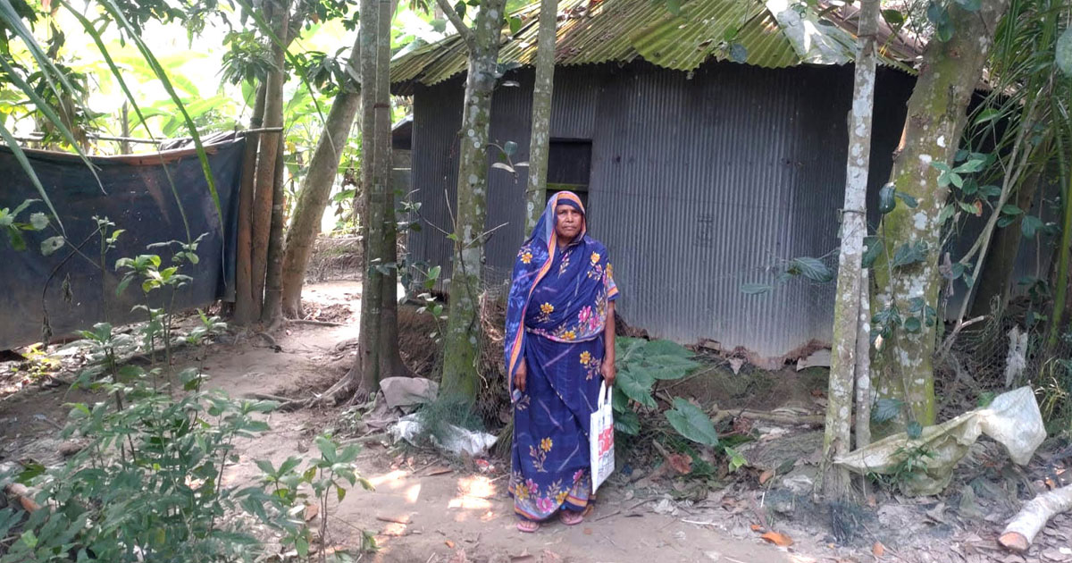 চাটমোহরে খাসজমির বসতবাড়ি থেকে ভূমিহীন নারীকে উচ্ছেদের অপচেষ্টা