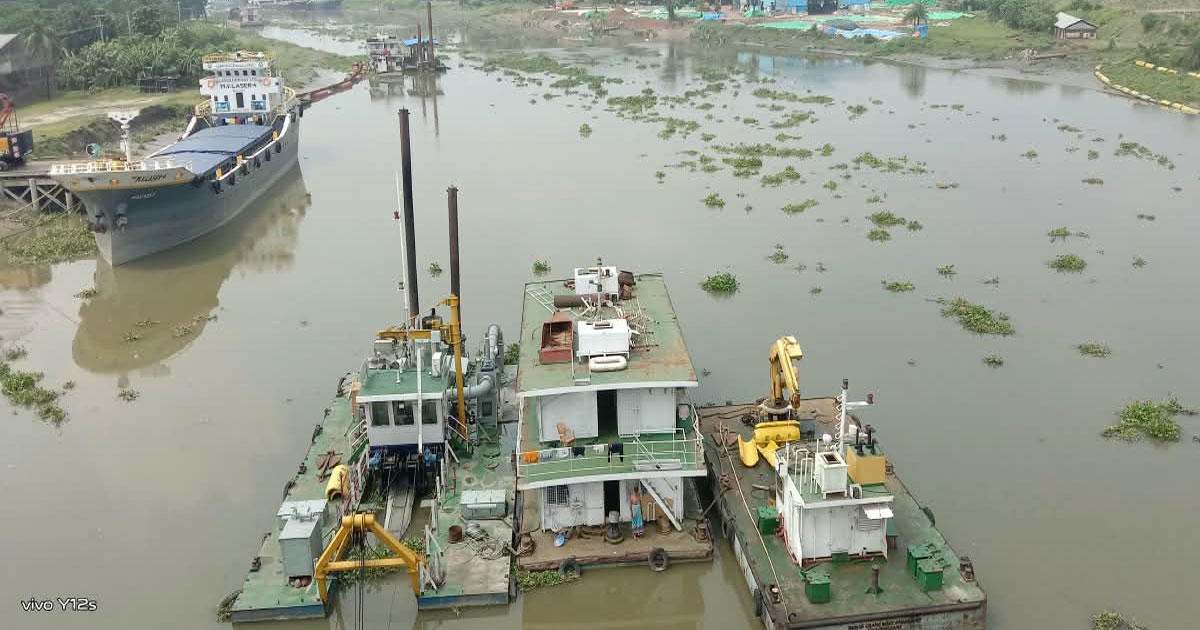 ভৈরব নদের নাব্যতা সংকটে বন্ধ হয়ে যেতে পারে নওয়াপাড়া নৌ-বন্দর