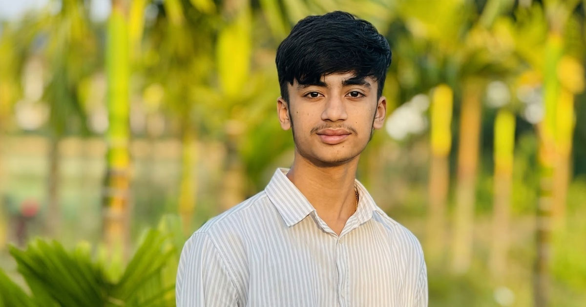 দেবিদ্বারে বাসের ধাক্কায় দোকান কর্মচারী নিহত, পরিবারে মাতম