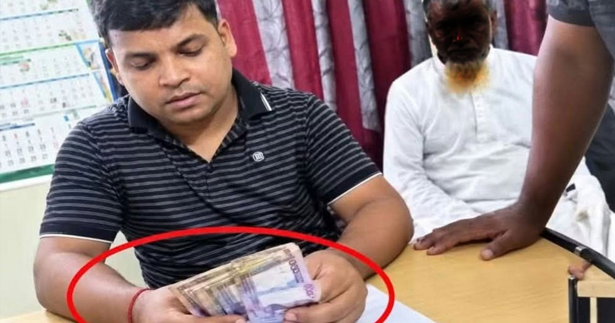 ঘুষ নেওয়ার ভিডিও ভাইরাল: চাঁদপুরে ভূমি অফিসের কর্মচারি বরখাস্ত