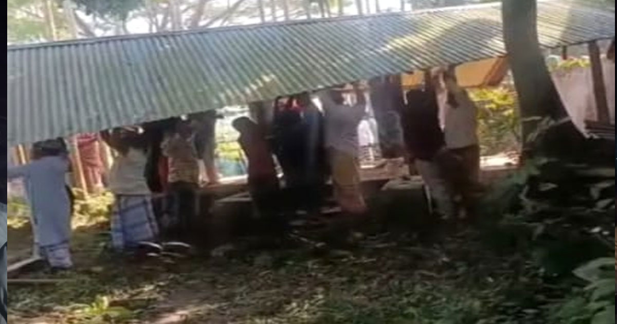 কালিহাতীতে চলাচলের পথ বন্ধের অভিযোগ, ঘর-বেড়া ভেঙে লাশ দাফন
