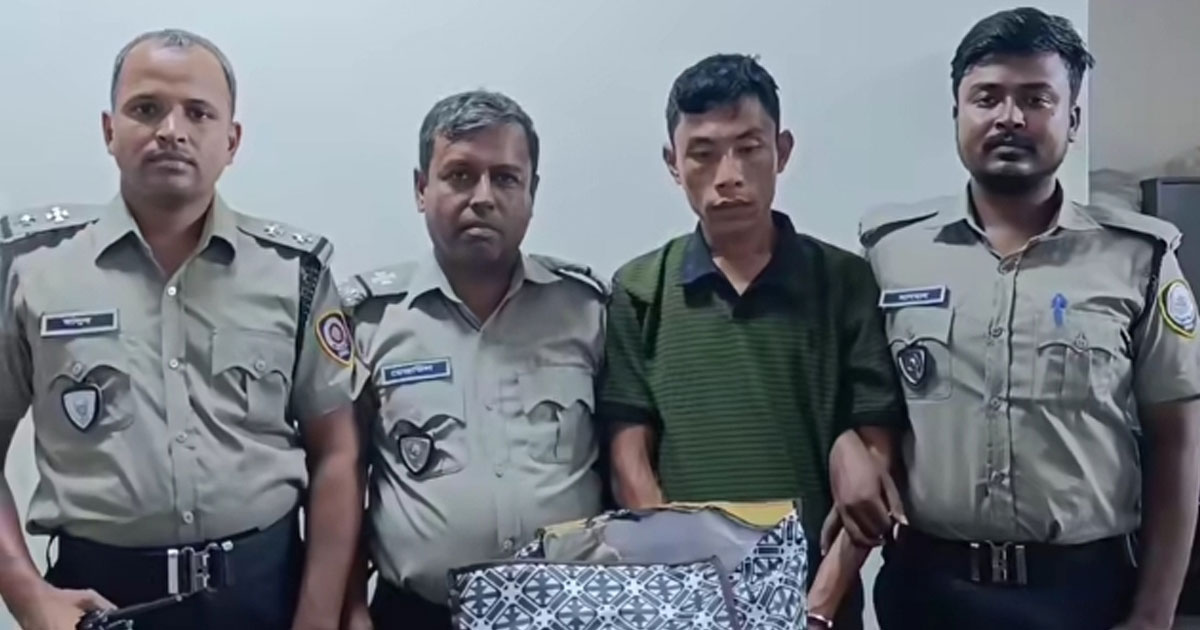 ময়মনসিংহে যাত্রীবাহী বাস থেকে ৫ হাজার পিস ইয়াবাসহ আটক এক