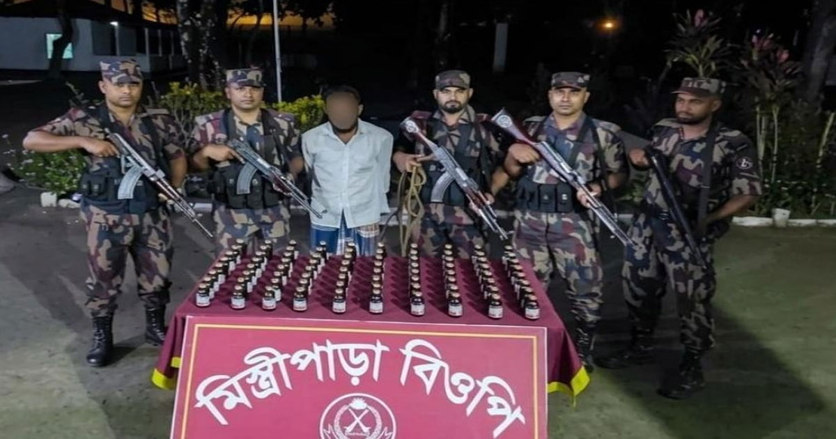 পঞ্চগড়ে বিজিবির অভিযানে ৮০ বোতল ভারতীয় নেশাজাতীয় সিরাপসহ আটক ১