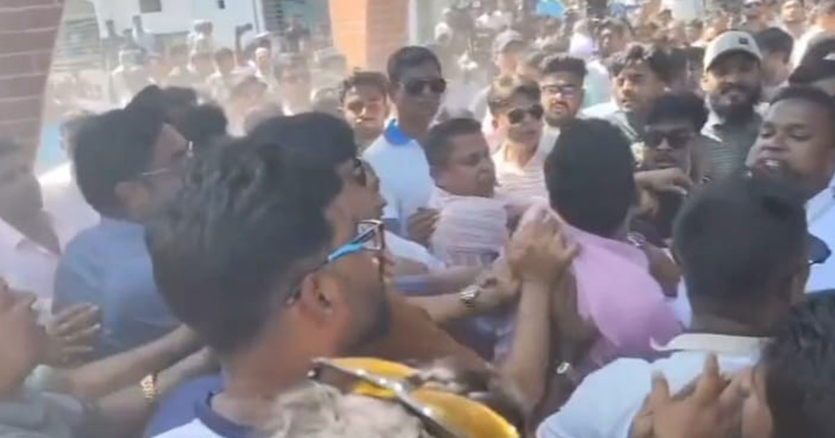 প্রতিমন্ত্রীর সামনেই বিএনপির দুই গ্রুপের হাতাহাতি, সাংবাদিকদের ওপর হামলা